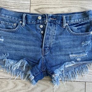 Free people women’s denim shorts. Size:27